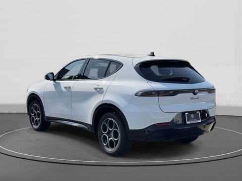 New 2025 Alfa Romeo Tonale w/ Premium Package AWD/4WD image 4