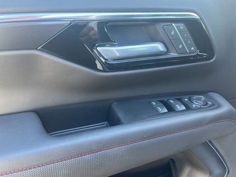 Used 2025 Chevrolet Suburban RST w/ Comfort Package image 11