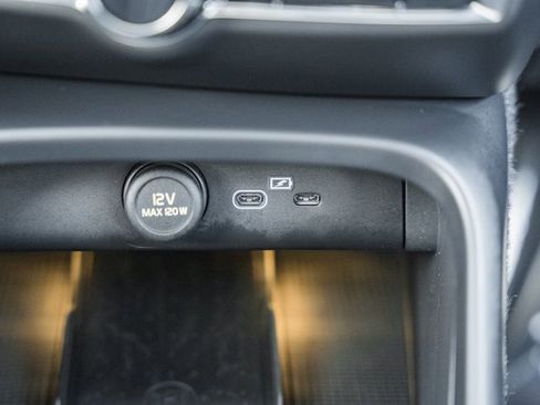 Used 2026 Volvo XC40 B5 Ultra w/ Protection Package Premier image 25