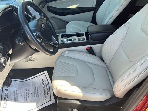 Used 2024 Ford Edge Titanium AWD/4WD image 6