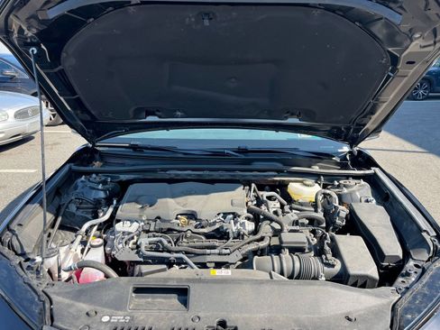 Used 2025 Toyota Camry SE image 32