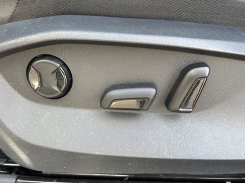 Certified 2024 Volkswagen Tiguan SE image 28