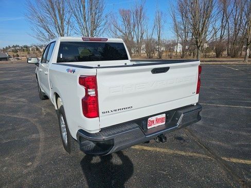Used 2025 Chevrolet Silverado 1500 LT image 3