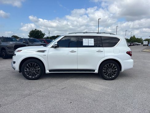Used 2022 Nissan Armada Platinum w/ Captain's Chairs Package RWD image 2