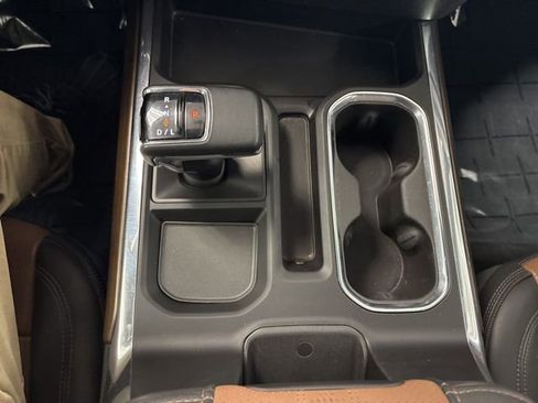 Used 2024 Chevrolet Silverado 1500 High Country w/ High Country Premium Package image 44