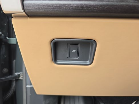 New 2026 Land Rover Range Rover Long Wheelbase SE image 26