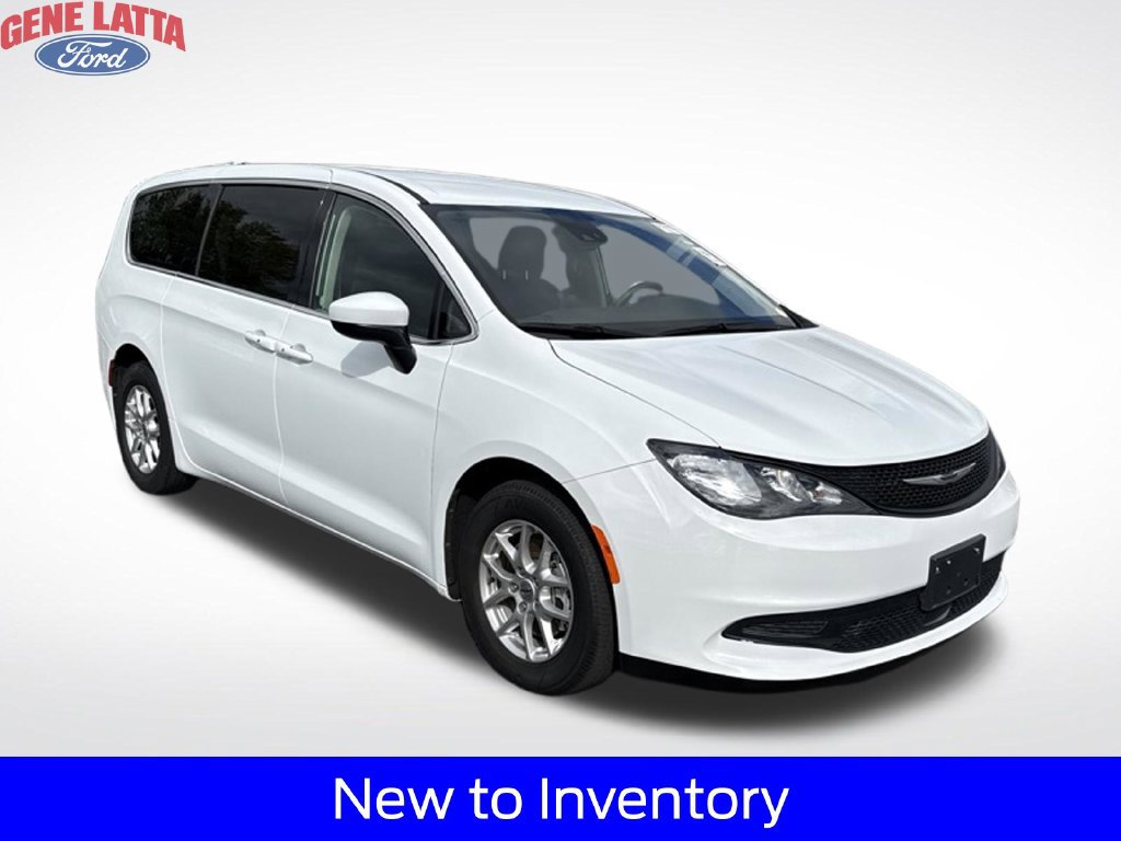 Used 2023 Chrysler Voyager LX FWD image 1