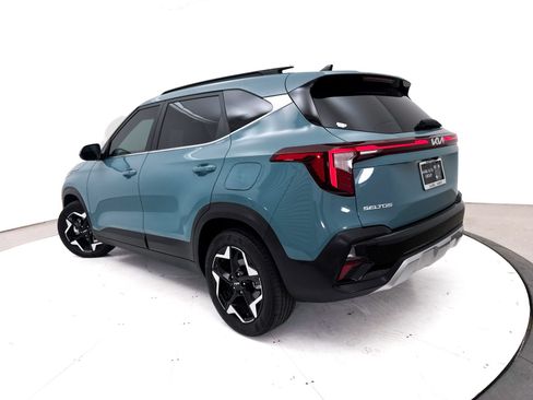 Certified 2024 Kia Seltos EX FWD image 2