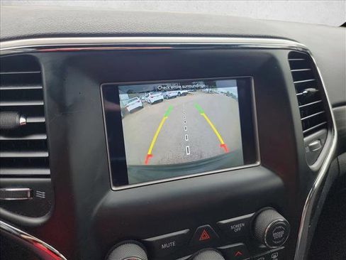 Used 2020 Jeep Grand Cherokee Laredo image 19