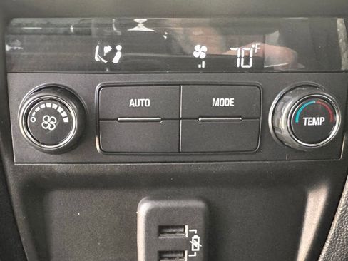 Used 2023 Buick Enclave Essence w/ Sport Touring Edition FWD image 11