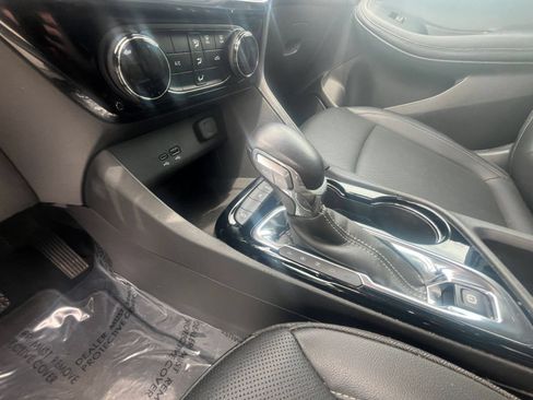 Used 2024 Buick Encore GX Sport Touring FWD image 39
