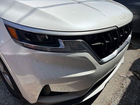 Used 2022 Kia Carnival LX FWD image 2