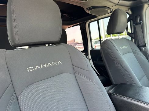 Used 2019 Jeep Wrangler Unlimited Sahara AWD/4WD image 35