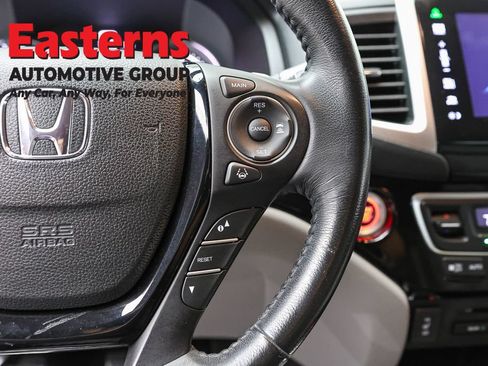 Used 2016 Honda Pilot Touring image 15