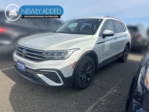 Used 2023 Volkswagen Tiguan SE AWD/4WD image 1