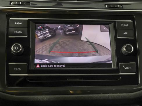 Used 2020 Volkswagen Tiguan S image 7