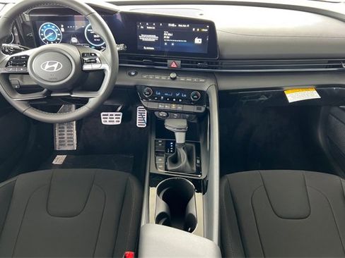 New 2025 Hyundai Elantra SEL image 13
