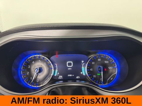 Used 2025 Chrysler Pacifica Limited image 18