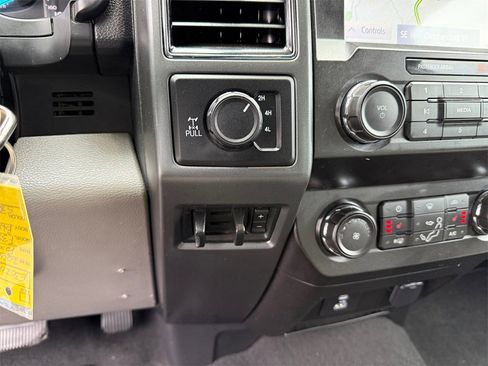 Used 2020 Ford F350 XLT w/ XLT Premium Package image 24