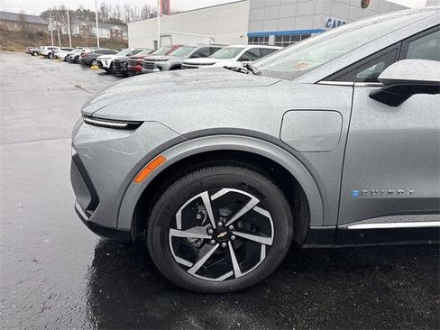 New 2025 Chevrolet Equinox EV LT image 36