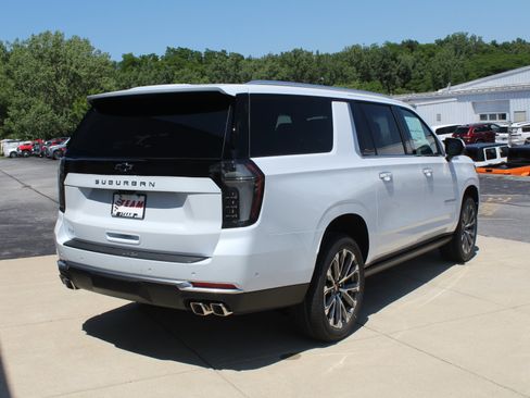 New 2026 Chevrolet Suburban High Country w/ LPO, Illumination Package AWD/4WD image 4
