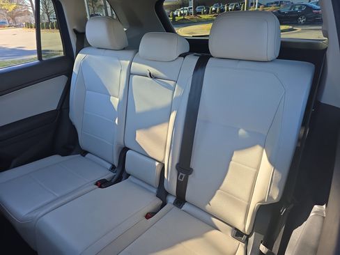 Used 2018 Volkswagen Tiguan SE image 14