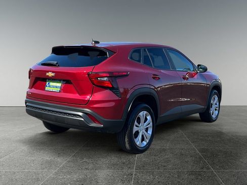 Used 2025 Chevrolet Trax LS FWD image 7