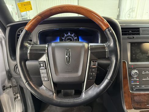 Used 2015 Lincoln Navigator 2WD image 17