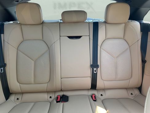 Used 2023 Porsche Macan Turbo image 13