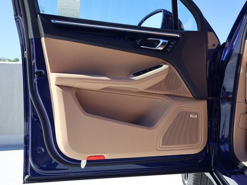 New 2026 Porsche Macan image 13