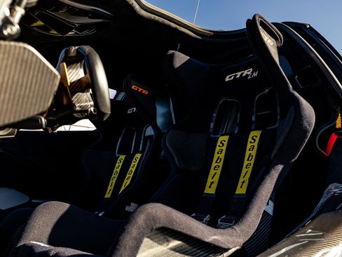 Used 2020 McLaren Senna image 33