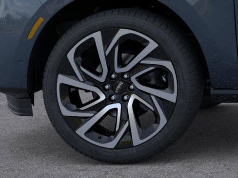 New 2026 Lincoln Navigator L Reserve AWD/4WD image 19