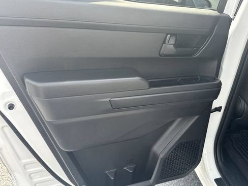 Certified 2025 Toyota Tacoma SR5 AWD/4WD image 6