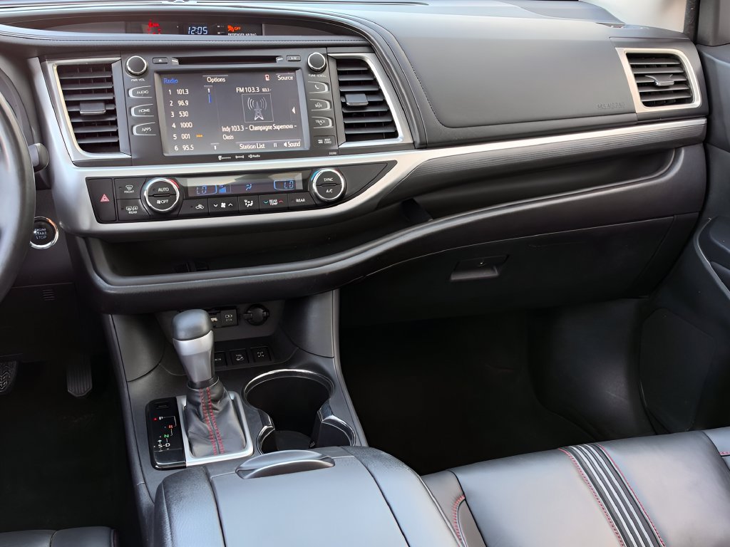Used 2019 Toyota Highlander XLE AWD/4WD image 30