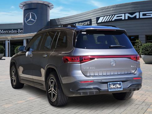 Used 2023 Mercedes-Benz EQB 300 4MATIC image 4