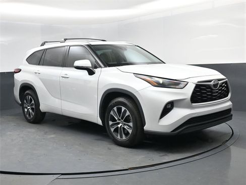 Used 2022 Toyota Highlander XLE image 8
