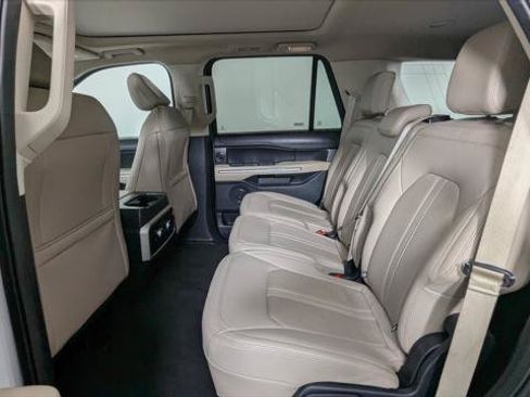 Used 2024 Ford Expedition Limited AWD/4WD image 16