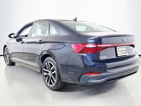 Used 2025 Volkswagen Jetta SE FWD image 6