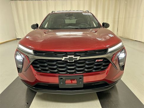 Used 2024 Chevrolet Trax RS w/ Sunroof Package image 3