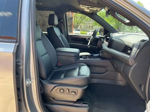 Used 2025 Chevrolet Tahoe Z71 AWD/4WD image 36