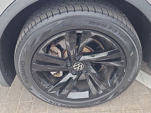 Certified 2023 Volkswagen Tiguan SE R-Line AWD/4WD image 5