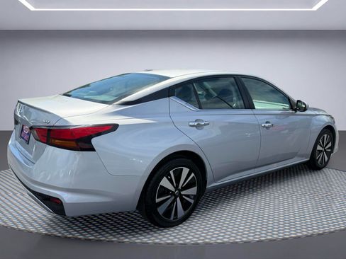 Used 2022 Nissan Altima 2.5 SV FWD image 8