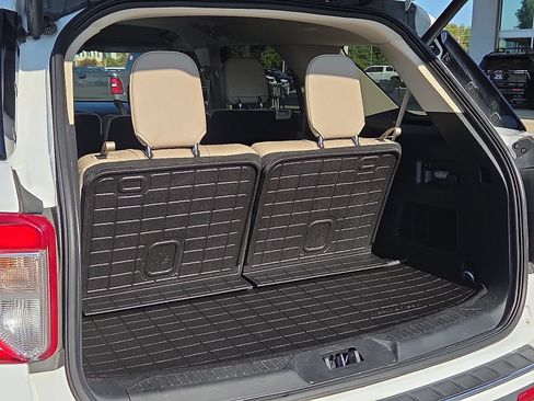 Used 2024 Ford Explorer Limited RWD image 9