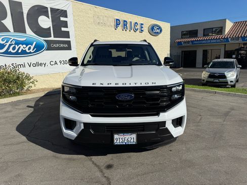 Used 2025 Ford Expedition Active AWD/4WD image 4