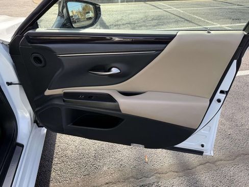 Used 2020 Lexus ES 300h w/ Premium Package image 15