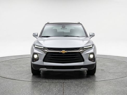 Used 2025 Chevrolet Blazer LT FWD image 2
