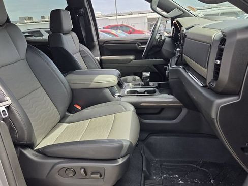 Used 2023 Chevrolet Silverado 1500 ZR2 w/ Technology Package AWD/4WD image 17