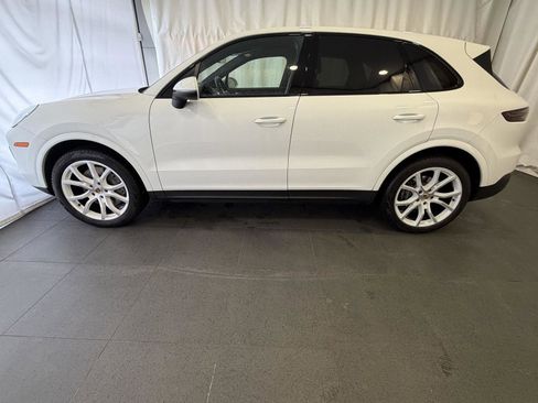 Used 2023 Porsche Cayenne Platinum Edition image 2