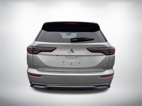 New 2025 Mitsubishi Outlander SE image 4