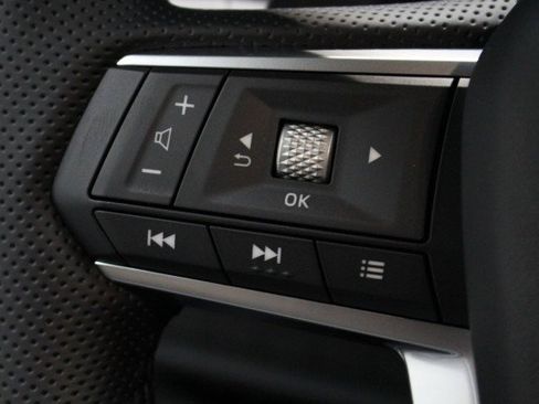 New 2025 Mitsubishi Outlander SE image 9